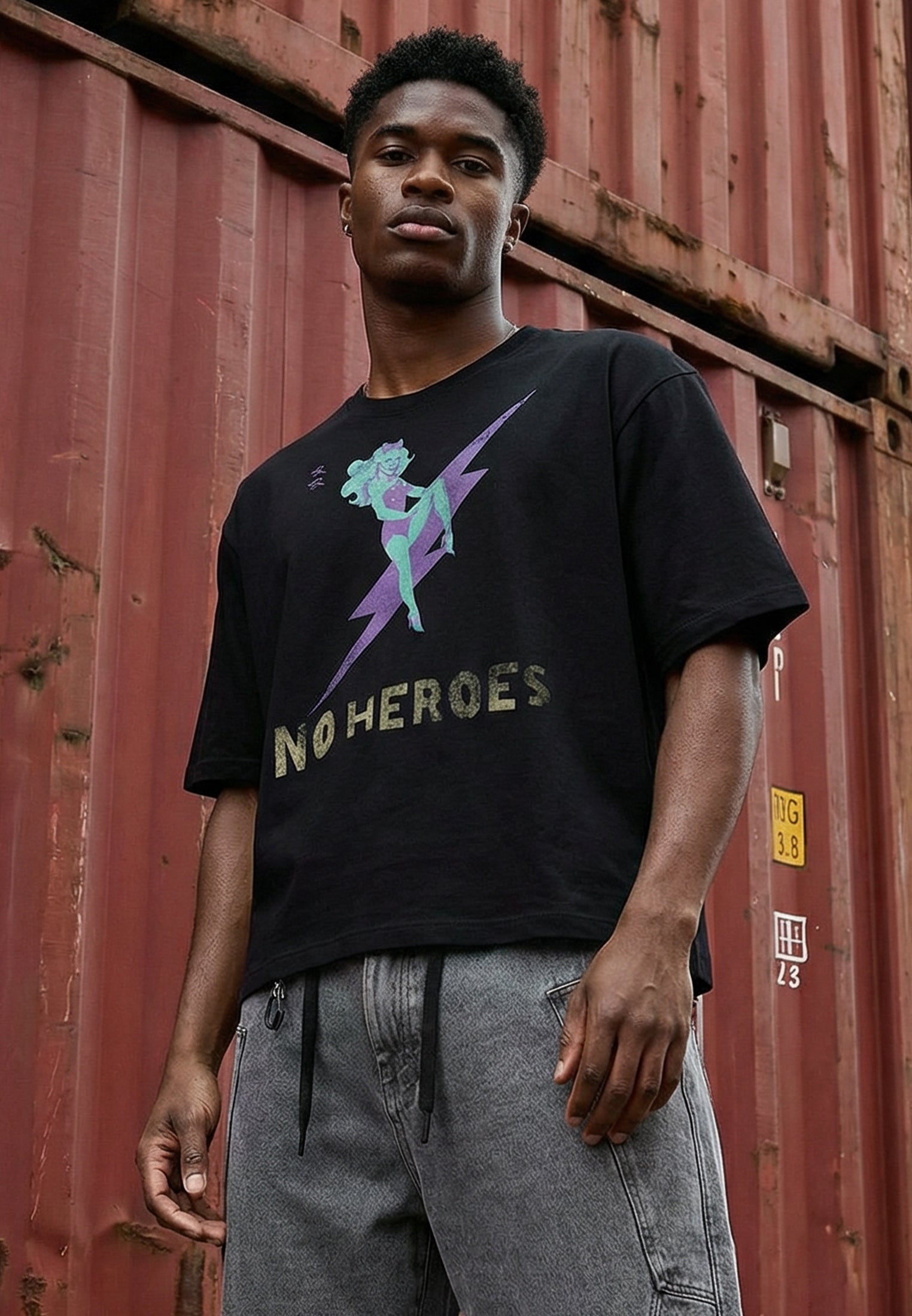 NO HEROES CROP T-SHIRT BLACK