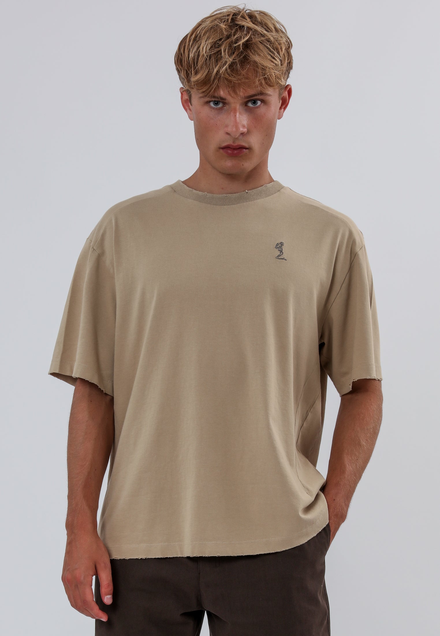 BATTLE DISTRESSED T-SHIRT FAWN